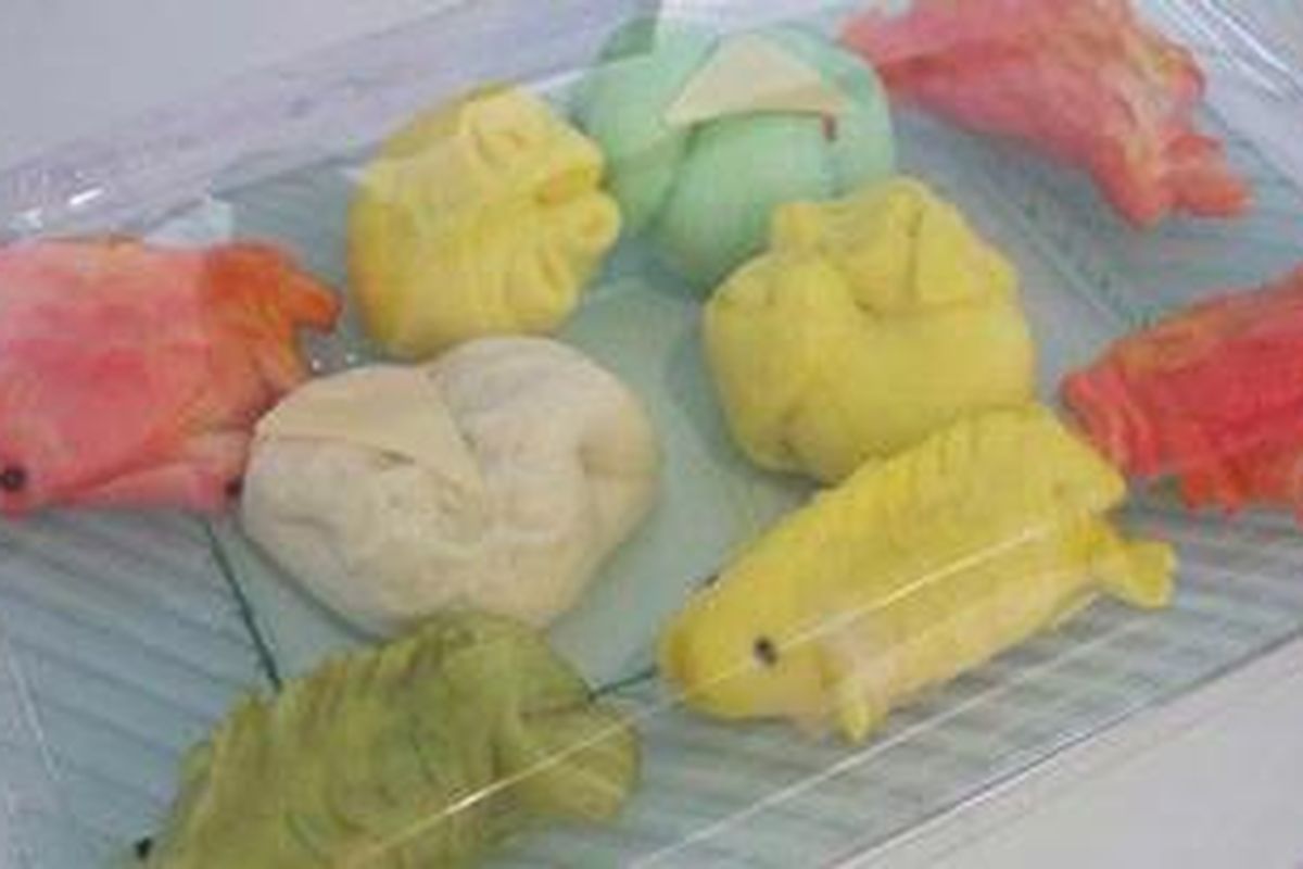 Bakpao warna-warni di Bogasari Expo, Pancoram, Kamis (25/11/2010).