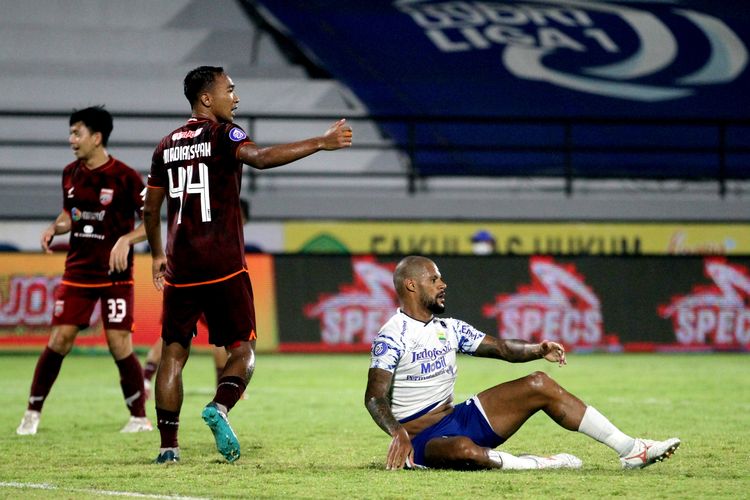 Pemain Persib Bandung David da Silva saat pertandingan pekan 20 Liga 1 2021-2022 melawan Borneo FC yang berakhir dengan skor 0-1 di Stadion Kapten I Wayan Dipta Gianyar, Selasa (18/1/2021) malam.
