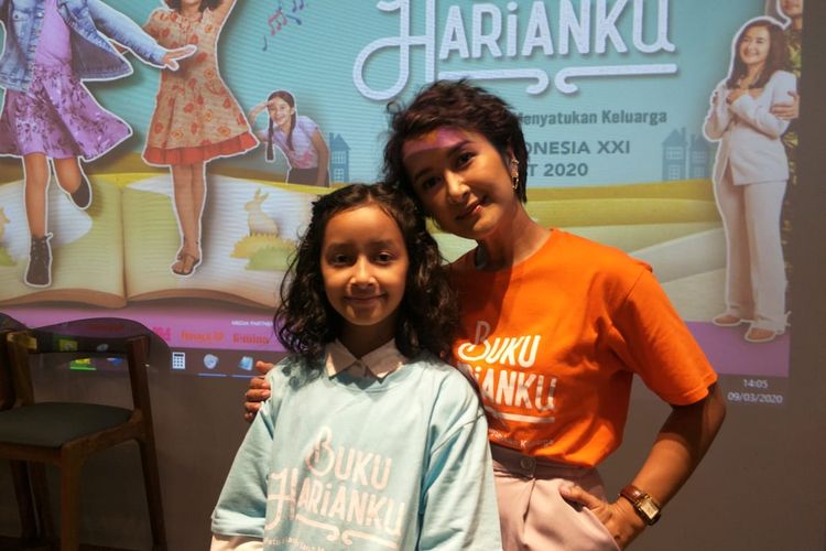 Widi Mulia dan putrinya, Widuri Sasono dalam jumpa pers film Buku Harianku di Plaza Indonesia, Jakarta Pusat, Senin (9/3/2020).