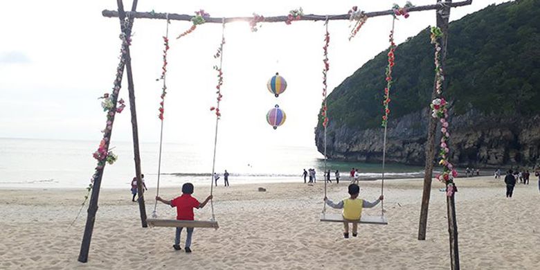 Spot foto di ombak tebing Pantai Babah Dua, Lhoknga, Aceh Besar, Aceh.

 