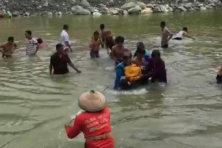 Enam orang tewas tenggelam di kubangan galian c di Dusun Sobotuwo, Desa Kronggen, Kecamatan Brati, Kabupaten Grobogan, Jawa Tengah, Senin (9/3/2020) pagi.