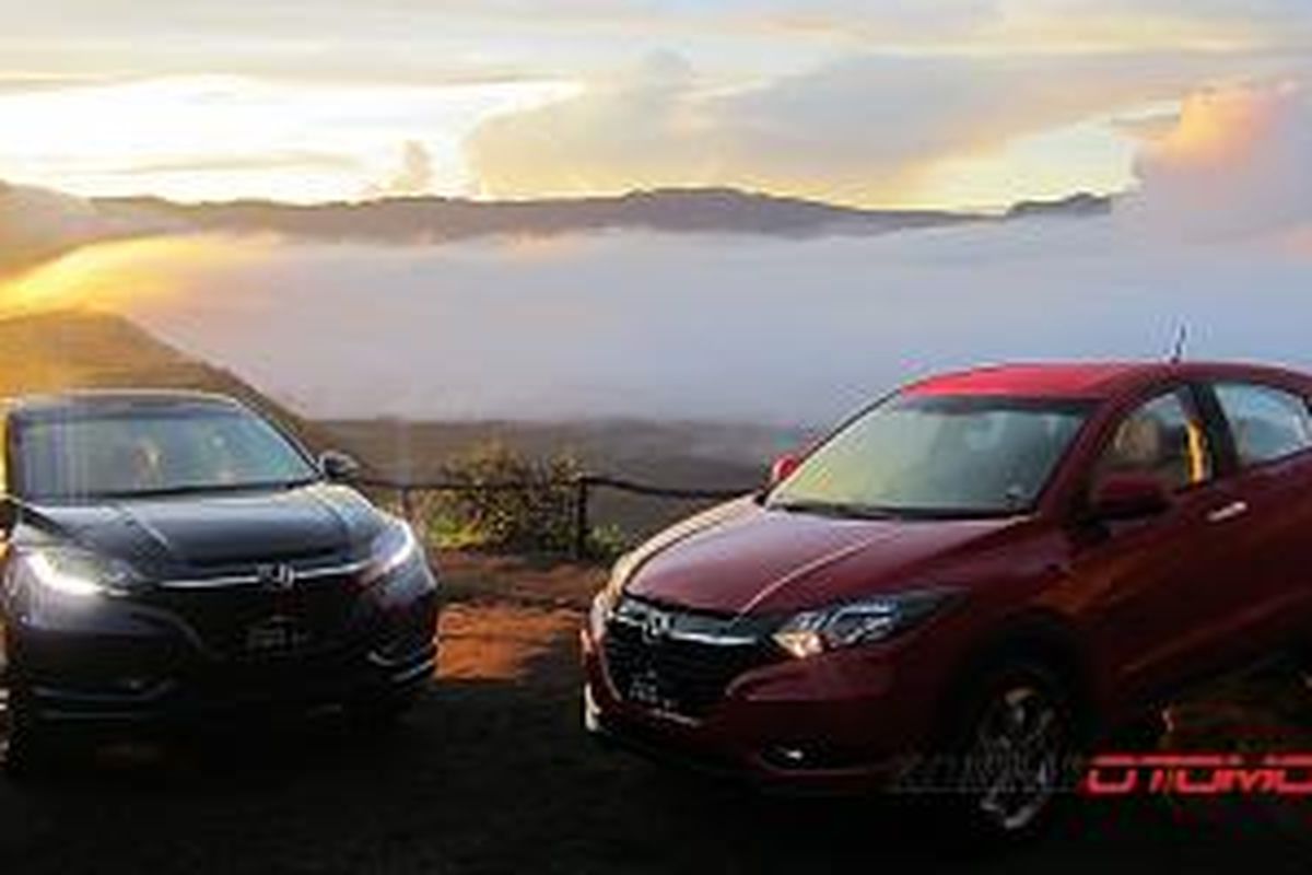 Honda HR-V berpose di Gunung Bromo