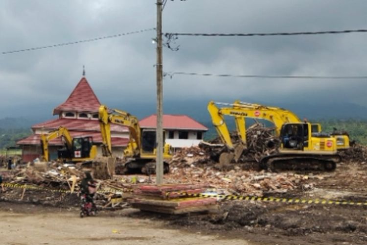 Kondisi permukiman warga Nagari Bukit Batabuh, Kecamatan Candung, Kabupaten Agam, setelah dilanda banjir lahar dingin, Kamis (23/5/2024).