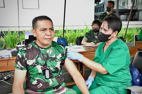 Perwira dan Pejabat Utama Kodam Pattimura Disuntik Vaksin Booster