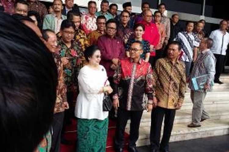 Presiden kelima RI, Megawati Soekarnoputri dan Ketua MPR Zulkifli Hasan di
Gedung DPR RI, Jakarta, Senin (7/12/2015).

