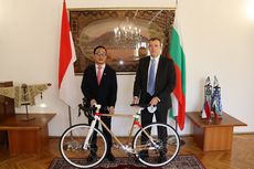 Indonesia Hadiahi Presiden Bulgaria Sepeda Bambu Buatan Anak Bangsa