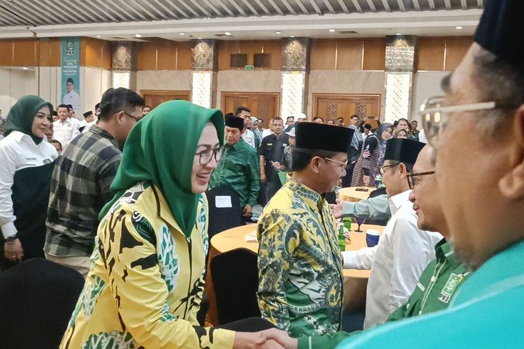 Mantan Wali Kota Tangerang Selatan Airin Rachmi Diany di Grand Sahid Jaya, Jakarta, Kamis (2/5/2024). Ia hadir dalam forum Taaruf Gus Muhaimin bersama bakal calon kepala daerah. 