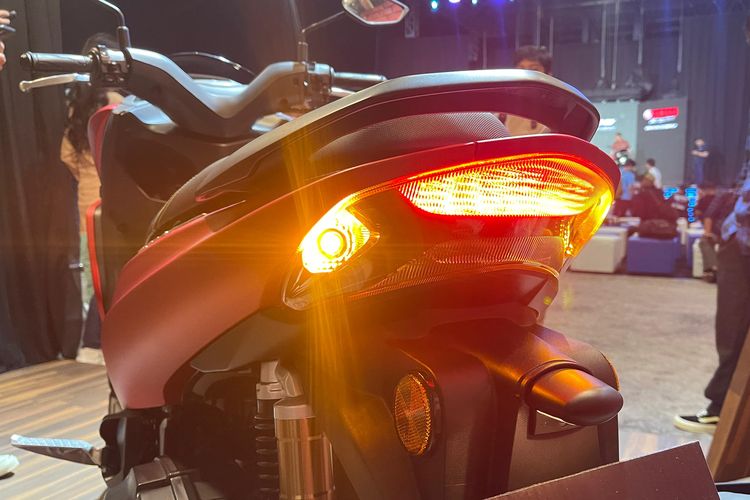 Lampu belakang Yamaha Lexi LX 155