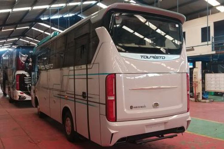 Bodi bus baru Karoseri New Armada, New Touristo