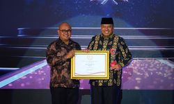 Rumuskan Segudang Inovasi, Bupati Siak Terima Penghargaan Cakaplah Awards 2024