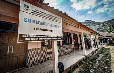 SD Negeri Girimukti Bandung Barat dalam Bayang-bayang ...