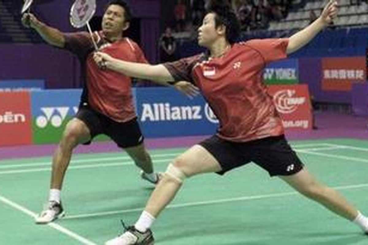 Liliyana Natsir (kanan) dan Nova Widianto, tak lagi berpasangan. Liliyana akan dipasangkan dengan Tontowi Ahmad pada Asian Games XVI bulan November nanti.