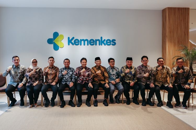 Gubernur Lampung Rahmat Mirzani Djausal bersama sejumlah kepala daerah kabupaten di Provinsi Lampung melakukan audiensi dengan Menkes Budi Gunadi Sadikin di kantor Kementerian Kesehatan, Jakarta, Selasa (9/7/2025).