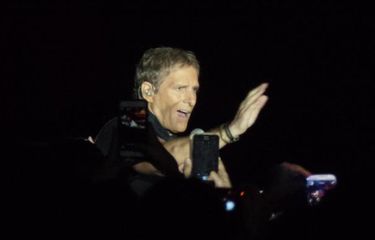 Michael Bolton tampil dalam konser An Evening with Grammy Winner Michael Bolton, di The Kasablanka Hall, Mall Kota Kasablanka, Kuningan, Jakarta Selatan, Selasa (2/6/2015) malam.