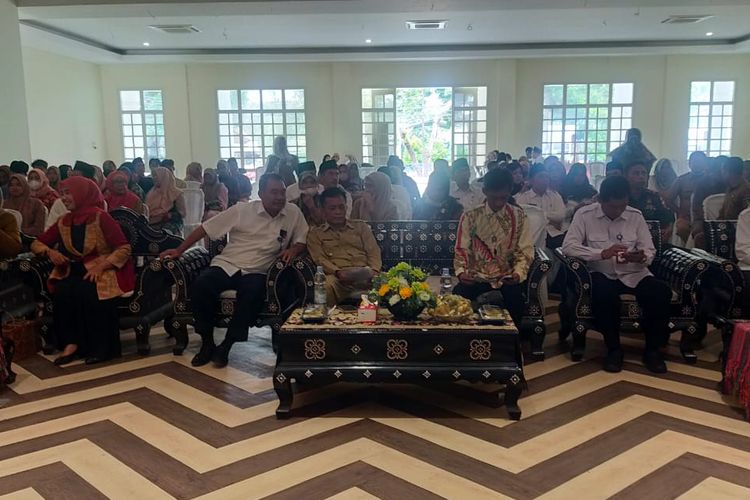 Sosialisasi Pencegahan Stunting melalui Peningkatan Gizi dan Kesehatan Calon Pengantin dan Pasangan Usia Subur di Kabupaten Lombok Tengah, Senin (4/12/2023). 
