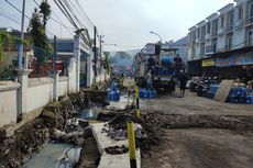 Truk Masuk Lubang Galian Drainase Buat Macet di Lembang, Polisi Lakukan Rekayasa Lalu Lintas