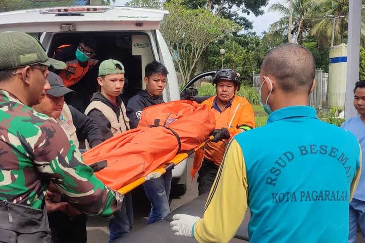 Setelah 10 Jam, Jenazah Pendaki Tewas di Gunung Dempo Akhirnya Berhasil Dievakuasi