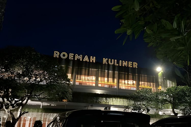 Roemah Kuliner terletak di Metropole XXI yang berlokasi di Jalan Pangeran Diponegoro No.21, RT.1/RW.1, Pegangsaan, Kecamatan. Menteng, Jakarta Pusat.