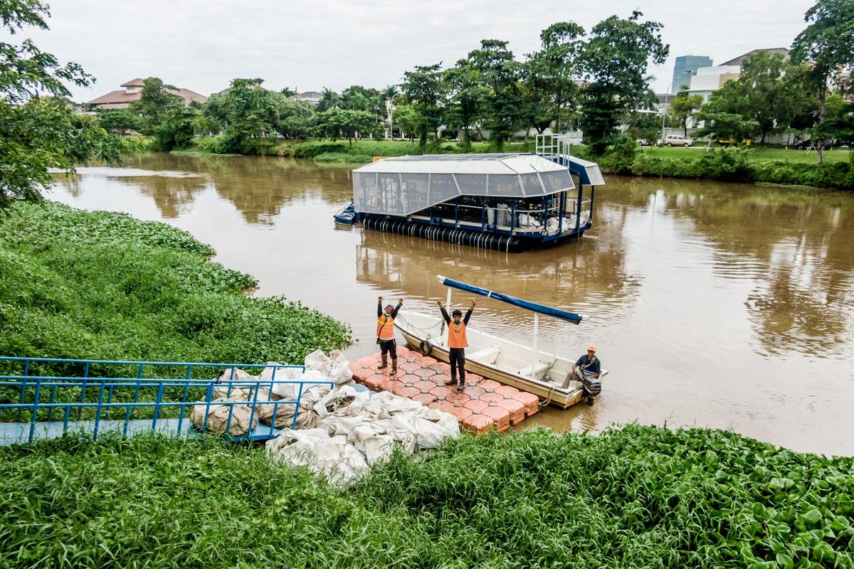 Interceptor 001 yang kini beroperasi di Cengkareng Drain, Jakarta Utara.