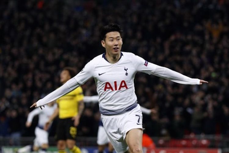 Son Heung-min merayakan golnya pada pertandingan Tottenham Hotspur vs Borussia Dortmund di Stadion Wembley dalam babak 16 besar Liga Champions, 13 Februari 2019. 