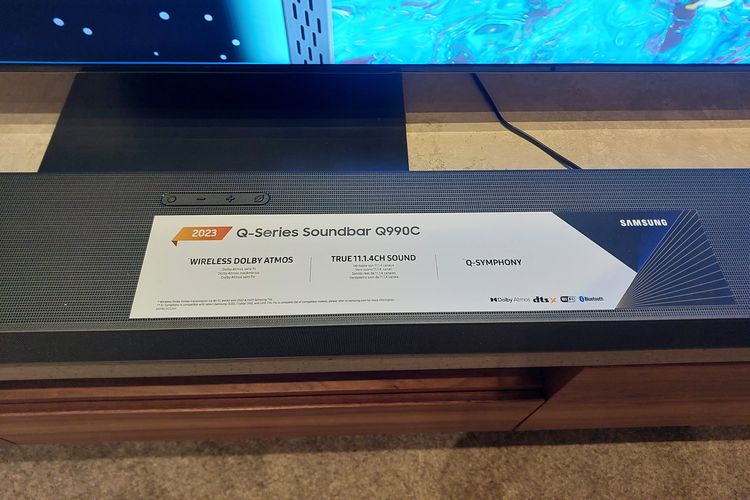 Soundbar Q990C yang melengkapi Samsung Neo QLED 8K TV