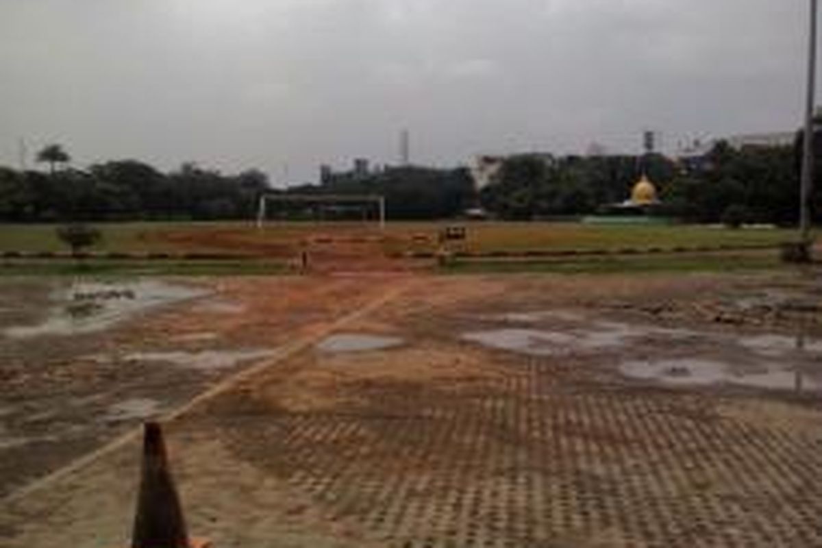 Lapangan Multiguna, Kota Bekasi, yang seharusnya digunakan untu kampanye terbuka oleh PPP terlihat kosong.