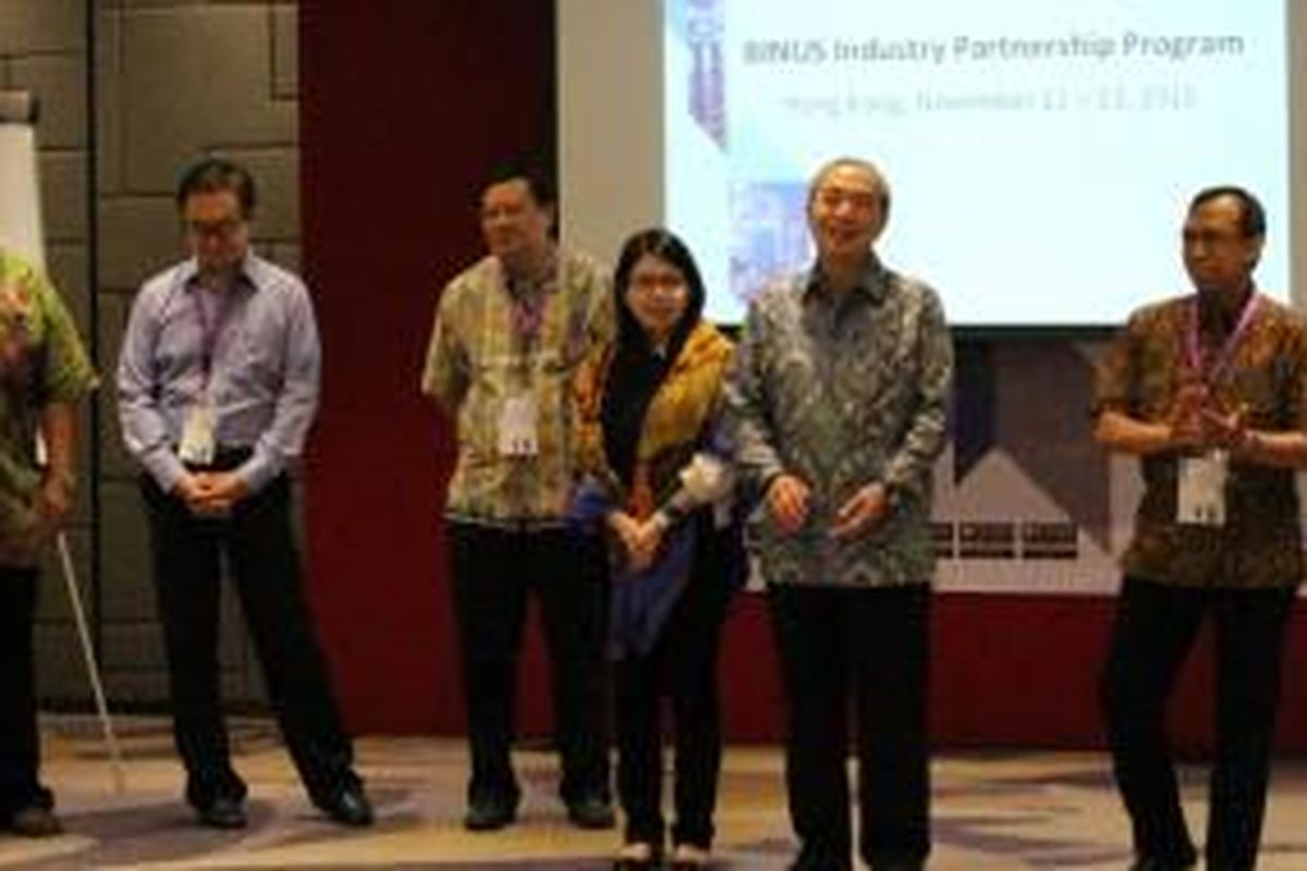 Binus University menggelar Binus Industry Partnership Program (BIPP) 2015 di Hongkong, Selasa (11/11/2015) sampai Jumat (13/11/2015). Ddiikuti oleh 30 perwakilan industri dari Indonesia, tampak hadir Ir Bernard Gunawan Rektor, CEO Bina Nusantara Group, Rektor Binus University Prof Harjanto Prabowo, dan Firdaus Alamsjah, Dekan Eksekutif Binus Internasional,