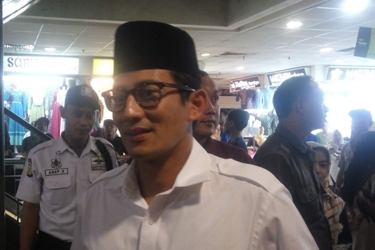 Calon wakil gubernur DKI Jakarta, Sandiaga Uno saat di kawasan Tanah Abang, Jakarta Selatan, Kamis (9/3/2017).