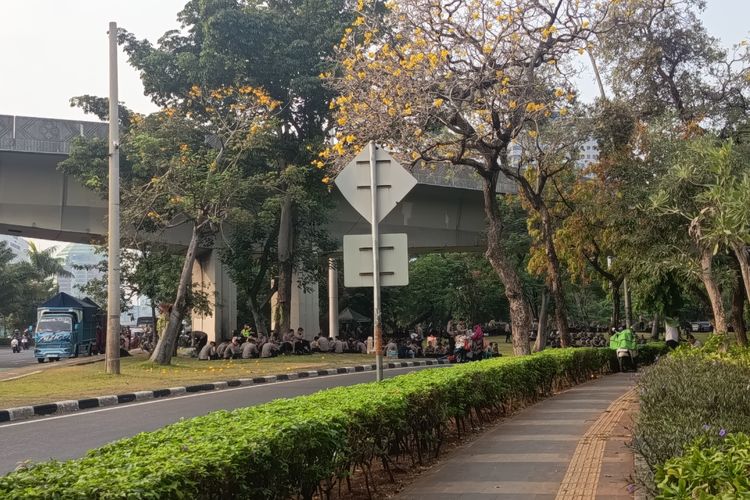 Ratusan Polisi Siaga di Semanggi Jelang Demo DPR 27 Agustus