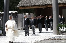 Jelang Turun Takhta, Kaisar Akihito "Lapor" pada Leluhur di Kuil Shinto