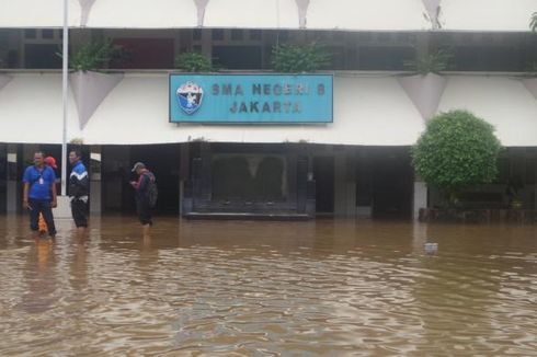 Kampus UI Salemba Jadi Alternatif Belajar Siswa SMAN 8 jika Banjir