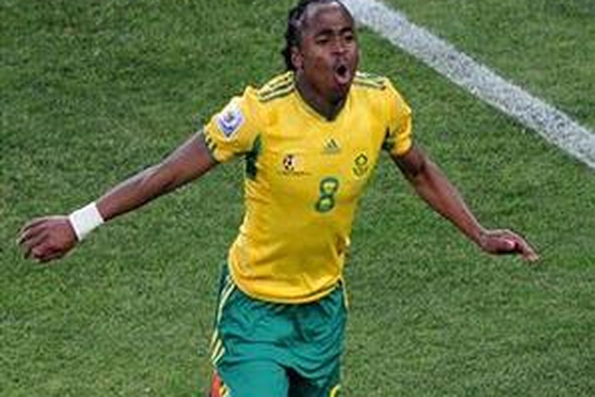 Gelandang Afrika Selatan, Siphiwe Tshabalala.