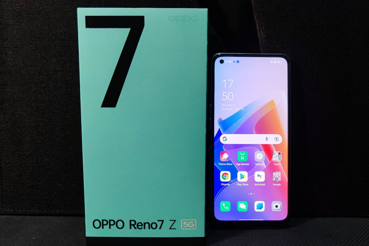 Oppo Reno7 Z 5G beserta kotak kemasan.