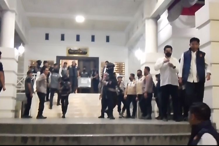 Polisi Geledah Rujab dan Kantor Bupati Gowa 5 Jam, Selidiki Dugaan Korupsi Perizinan