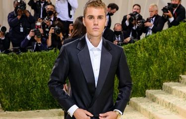 Penyanyi Justin Bieber menghadiri The 2021 Met Gala Celebrating In America: A Lexicon Of Fashion at Metropolitan Museum of Art yang dilangsungkan di New York City pada 13 September 2021. 