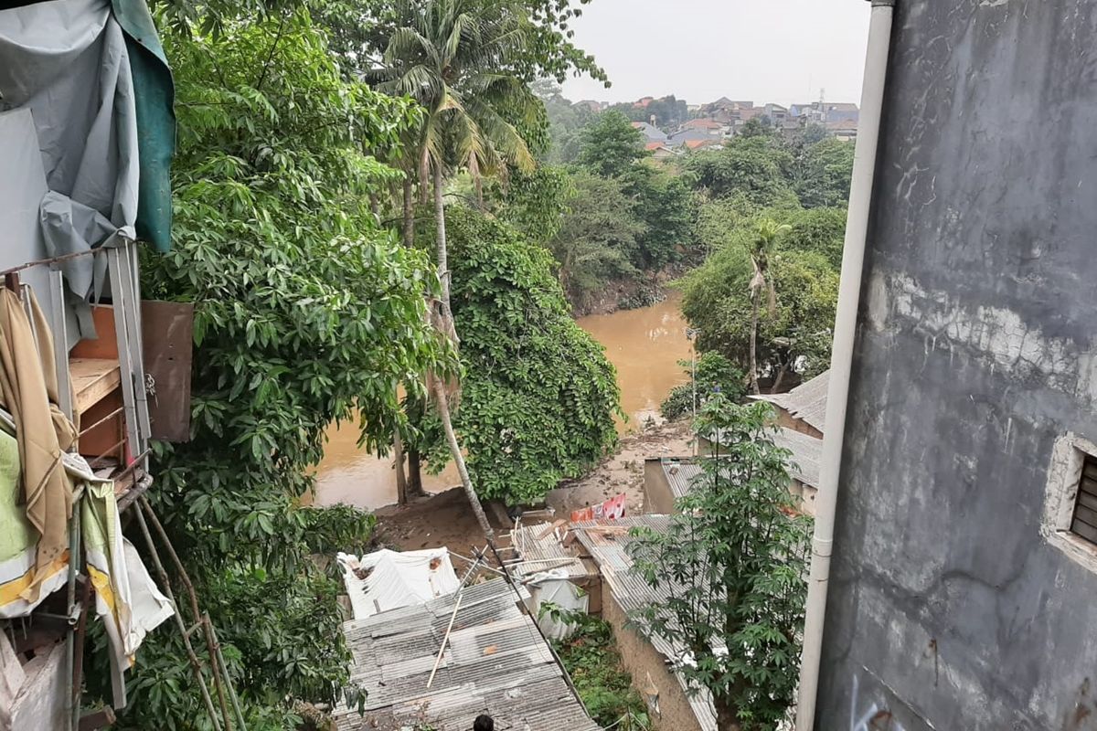 Kawasan bantaran kali Ciliwung di Pajeten Timur, Pasar Minggu, Jakarta Selatan, Rabu (9/10/2019)