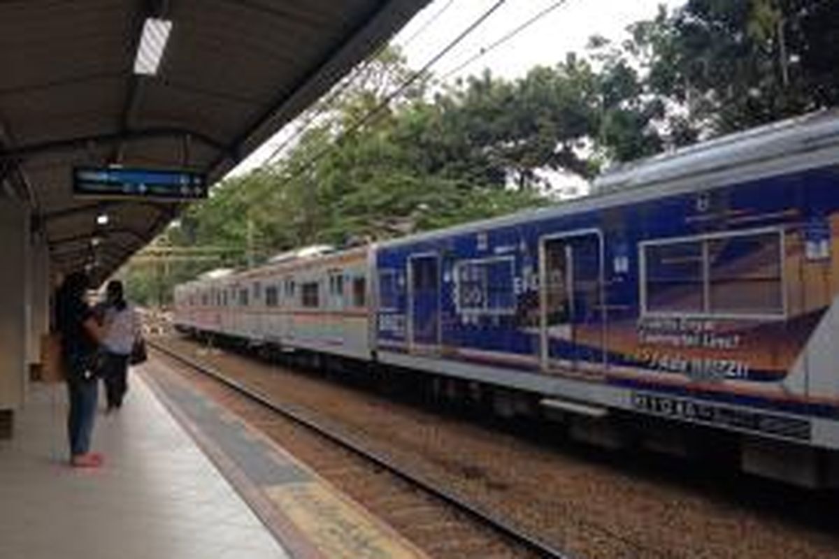 Suasana stasiun Sudirman tampak normal meski sempat gangguan, Senin (7/9) sore. 