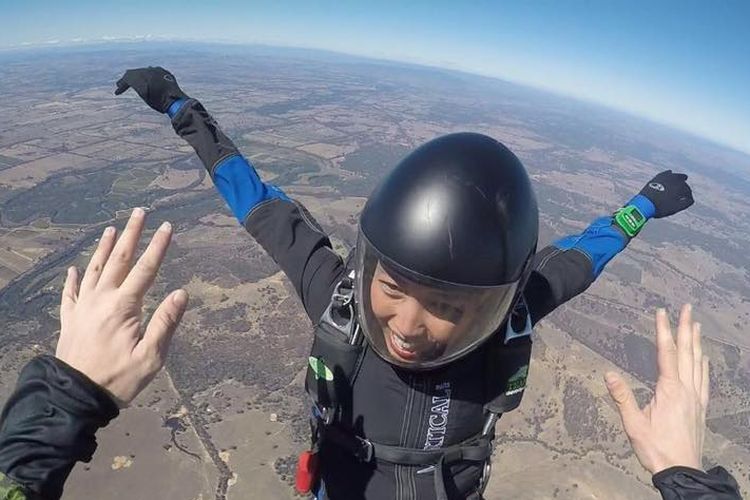 Naila Novaranti (35) atlet skydiving sekaligus pelatih terjun payung di 46 negara. 