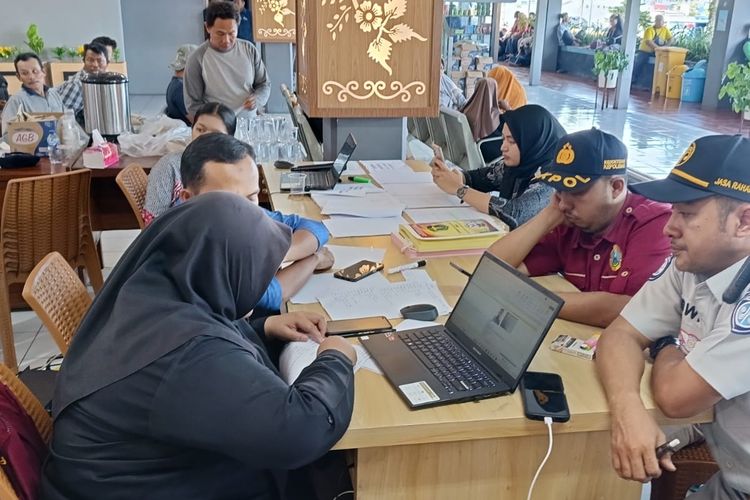Jasa Raharja siaga untuk mendata korban secara akurat dan mengunjungi rumah sakit tempat korban kecelakaan laut KMP Tunu Pratama Jaya dirawat guna memastikan mereka mendapatkan jaminan sesuai ketentuan.