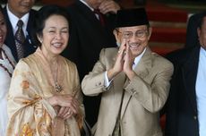 Melanie Subono: Terbayang, Habibie Sedang Bersama Ainun Sekarang