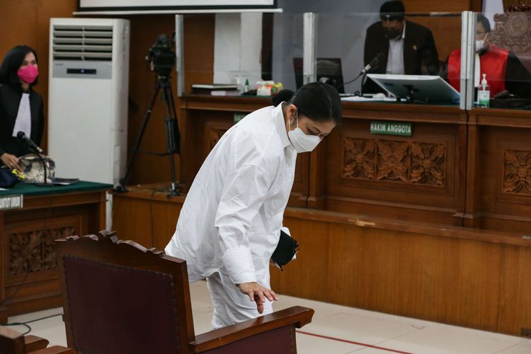 Terdakwa kasus pembunuhan berencana Brigadir Nofriansyah Yosua Hutabarat atau Brigadir J, Putri Candrawathi menjalani sidang pembacaan pleidoi atau nota pembelaan di Pengadilan Negeri Jakarta Selatan, Jakarta, Rabu (25/1/2023).