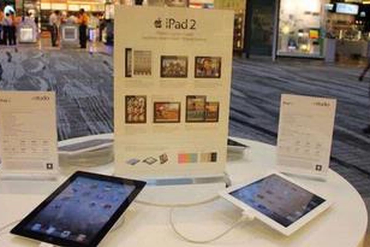 iPad 2 di toko iStudio, Terminal 3, Bandara Changi Singapura