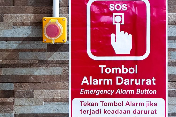 Tangkapan layar foto Tombol Alarm Darurat yang terpasang di Stasiun Sudimara, Tangerang Selatan.