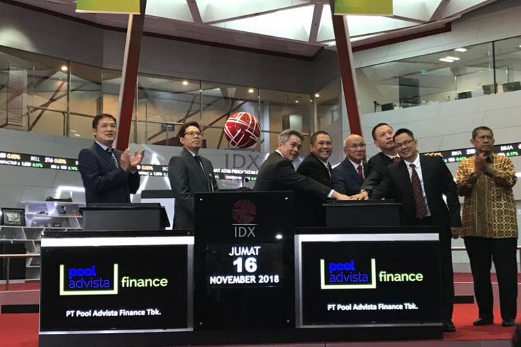 Pencatatan Perdana Saham PT Pool Advista Finance Tbk di Main Hall Bursa Efek Indonesia, Jumat (16/11/2018)