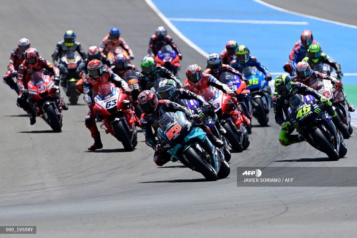 Para pebalap beraksi di MotoGP Andalusia yang berlangsung di Sirkuit Jerez, Spanyol, Minggu (26/7/2020).