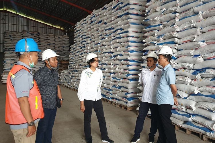 Tujuan pemerintah memberikan subsidi benih dan pupuk bagi petani adalah menekan biaya produksi yang membebani petani.