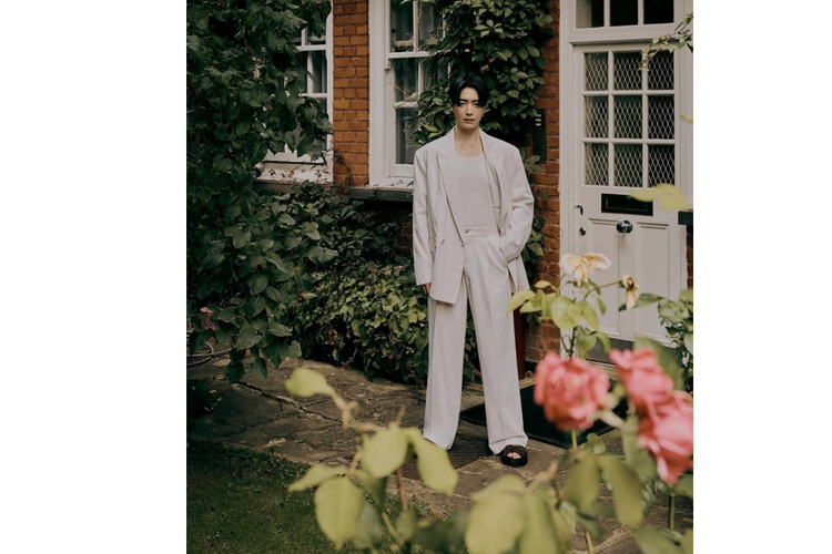 Lee Joon-hyuk, aktor Korea Selatan yang berperan di drakor Mercy for None, punya beberapa gaya berpakaian yang bisa jadi inspirasi. Seperti apa?