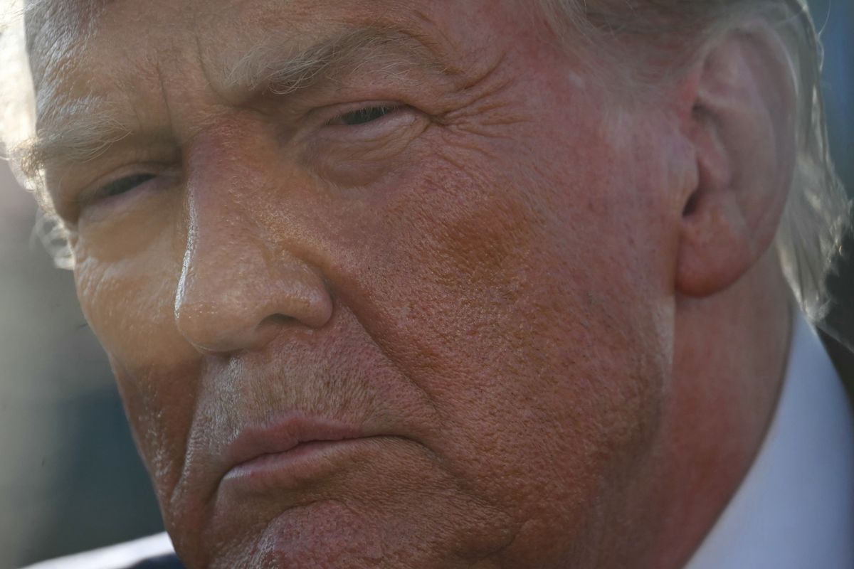 Presiden Amerika Serikat Donald Trump setelah turun dari pesawat kepresidenan Air Force One, ketika tiba di Pangkalan Udara Gabungan Andrews di Negara Bagian Maryland, 15 Juli 2025. Para anak muda AS kini mulai menyesal memilih Trump di pilpres 2024.