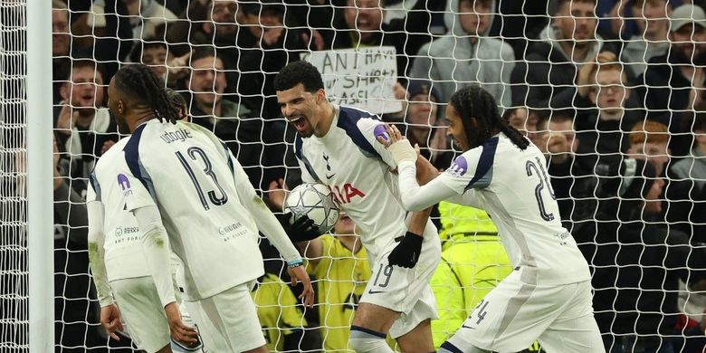 Penyerang Tottenham Hotspur, Dominic Solanke, merayakan gol ke gawang Borussia Dortmund. Hasil Liga Champions Tottenham Hotspur vs Dortmund bergulir di Tottenham Hotspur Stadium pada Rabu (21/1/2026) dini hari WIB.