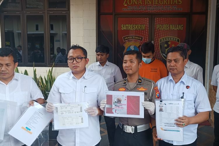 Konferensi pers pengungkapan kasus penipuan agen umrah di Polres Malang, Selasa (9/1/2024)